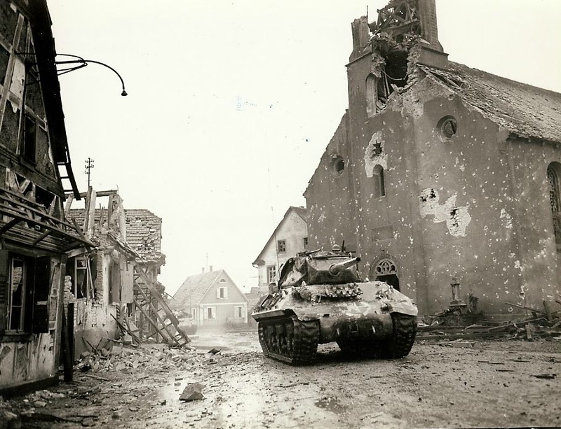 Illustration for article titled These Previously Unseen Photos Bear Witness to the Carnage of World War II